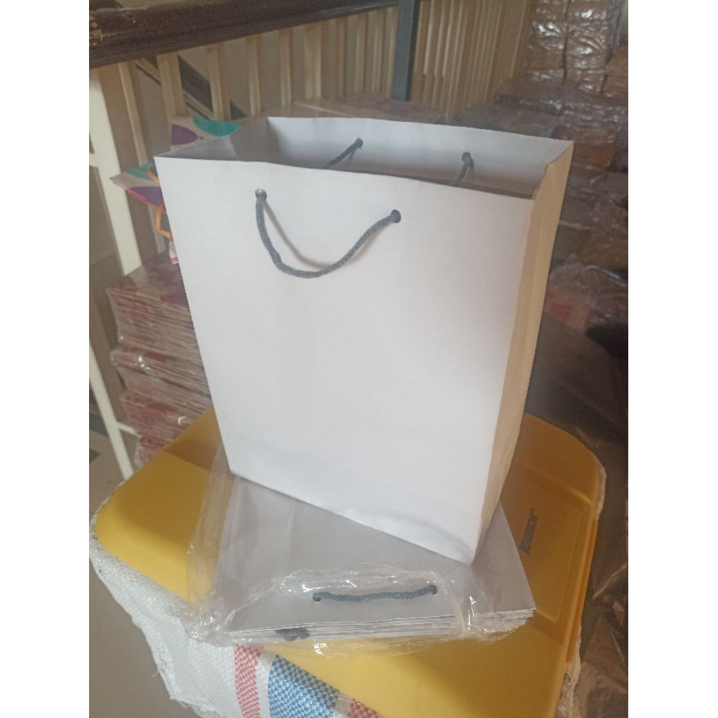 

Paper bag putih / tas kertas putih / tas Souvenir Goodie bag / tas kado