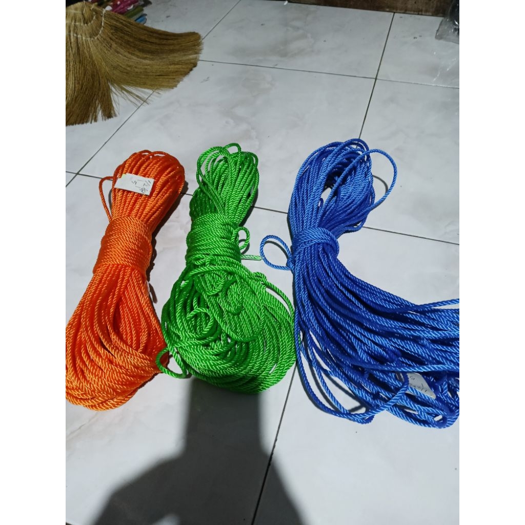 

1/2 kg tali plastik/Dadung/tali tambang ukuran 5 mm(42 meter)