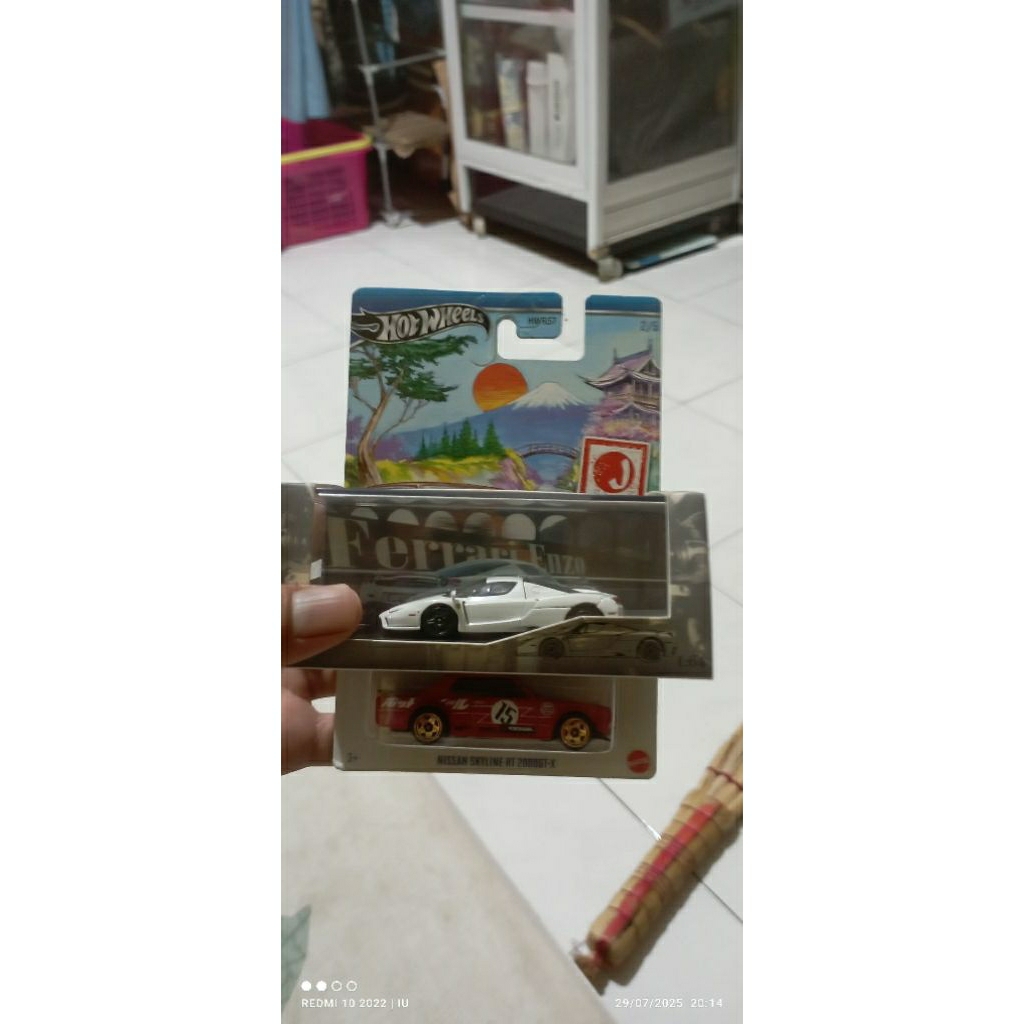 King Model - Ferrari Enzo Putih (open part)