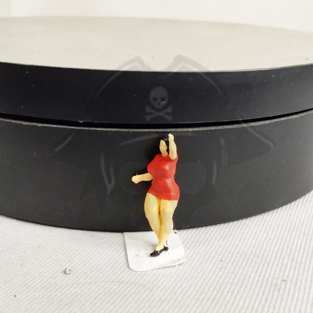 FIGURE 1:64 PEREMPUAN GEMUK, FIGURE 1/64