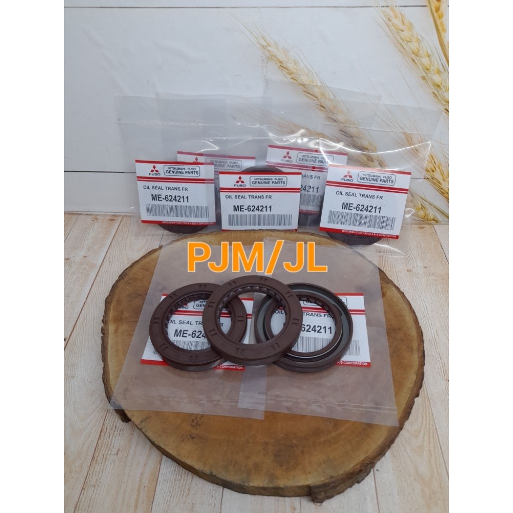 SEAL TRANMISI DEPAN PS125 CANTER ME624211
