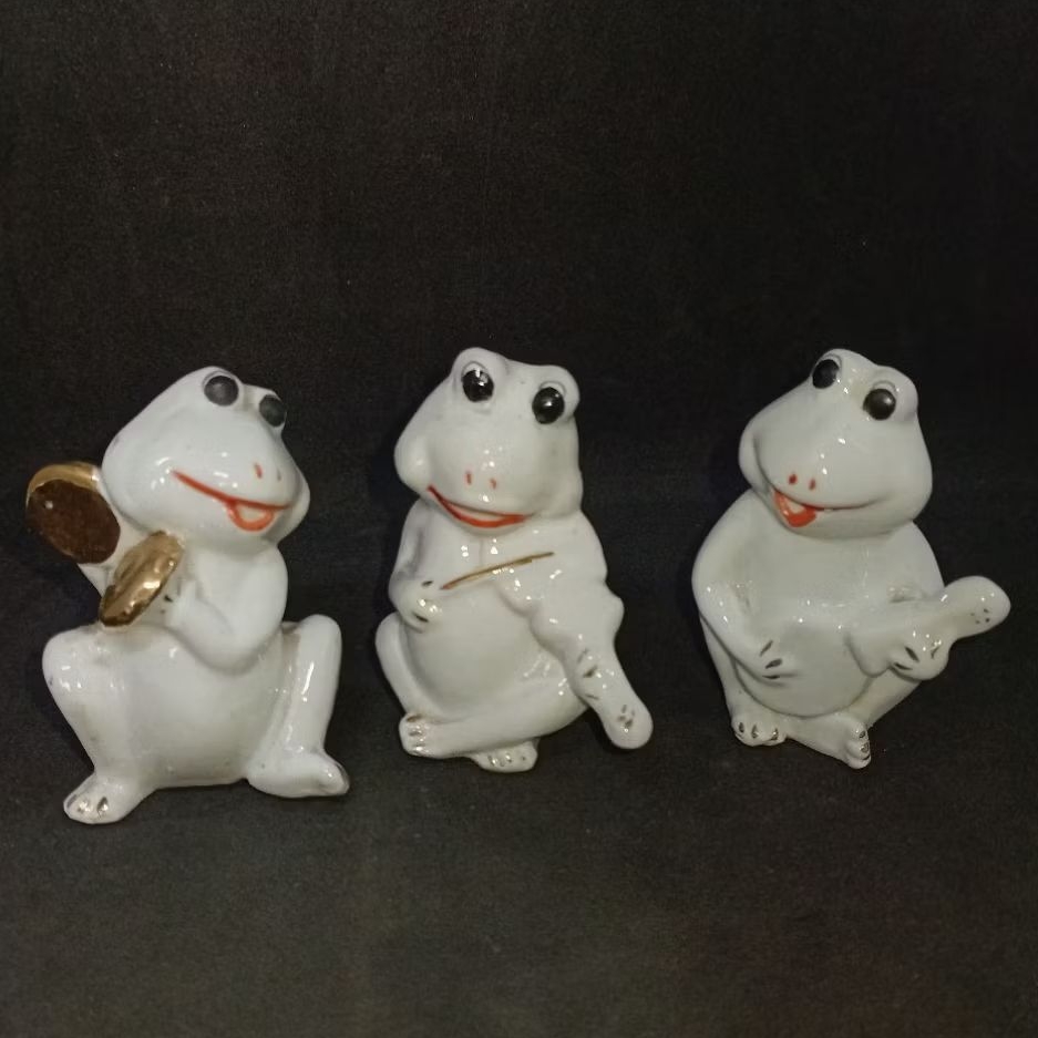 Boneka Keramik Musical Frogs