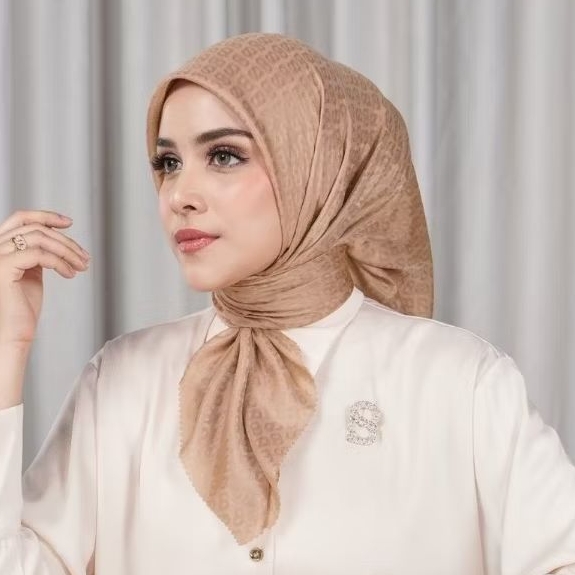 Tapis Embossed Macchiato Buttonscarves