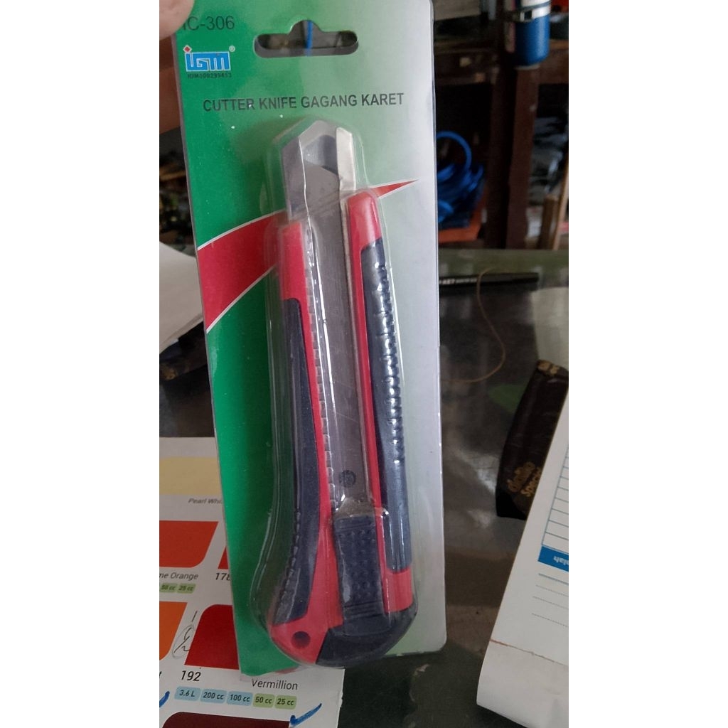 

CUTTER KNIFE GAGANG KARET IGM