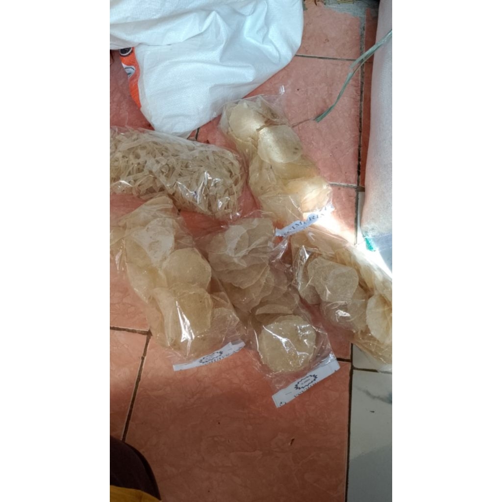 

kicimpring/kecimpring/cimpring mentah, opak singkong, beca, enye mentah