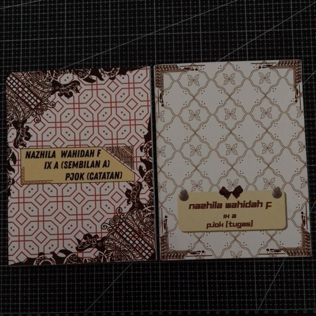 

1 PCS buku tulis custom 32 halaman, bisa request cover, nama, kelas, sekolah dll, sesuai selera anda