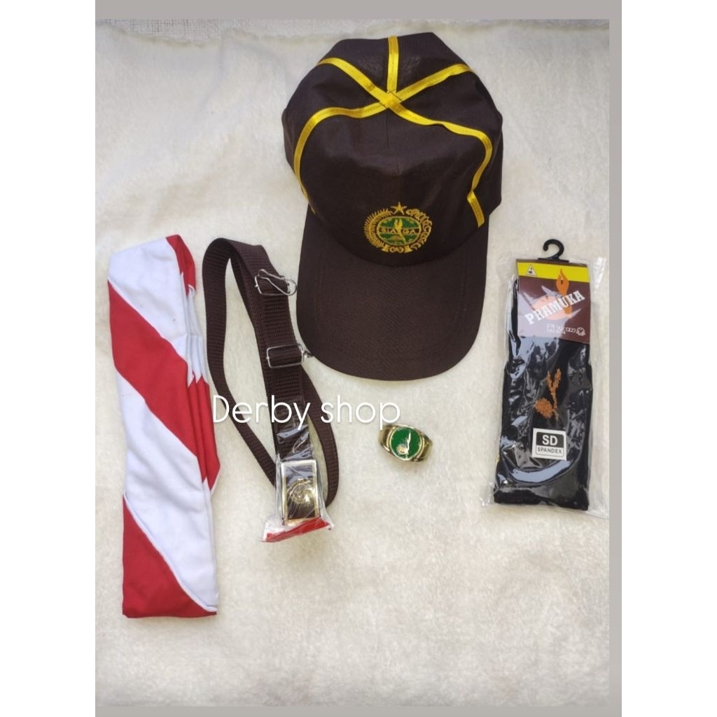 satu set perlengkapan pramuka sd.topi siaga/penggalang sd.topi sabuk kacu kaos kaki sama ring kacu.p
