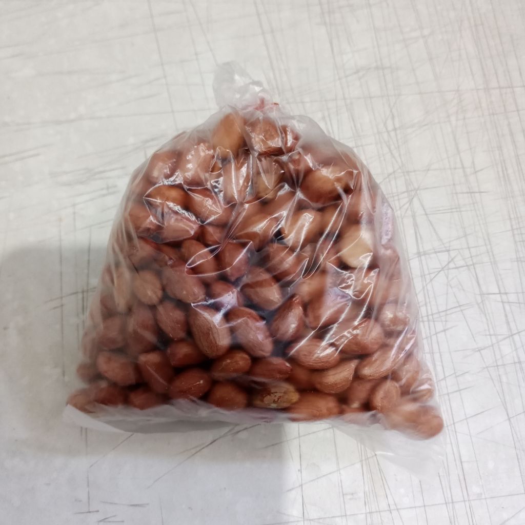 

Kacang tanah mentah per 100 gram