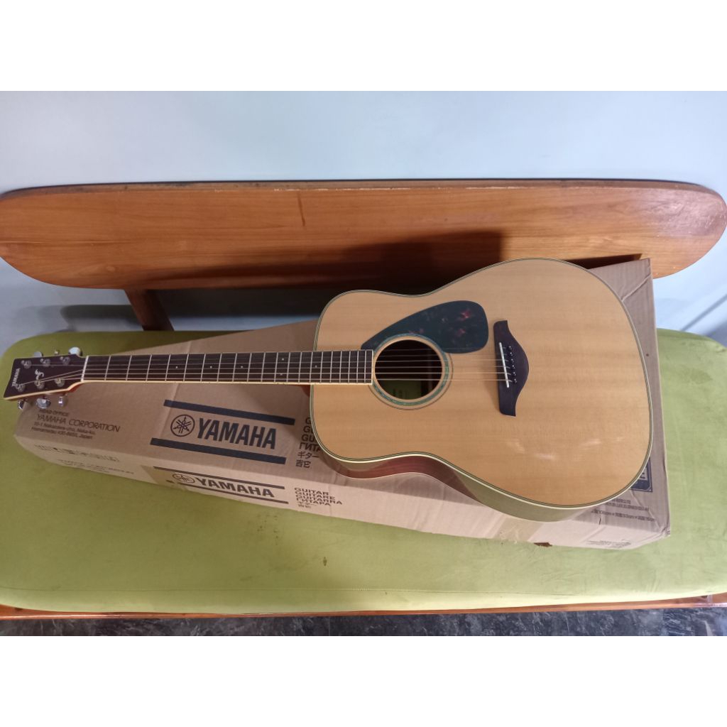 gitar yamaha FG830 top solid sprice, back side rosewood like new. barang original simpanan.