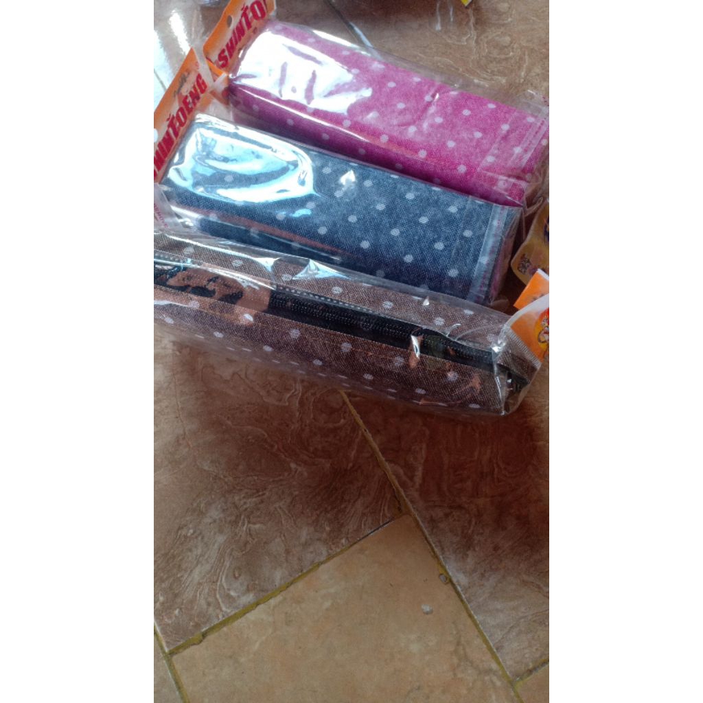 

kotak pensil resleting 1