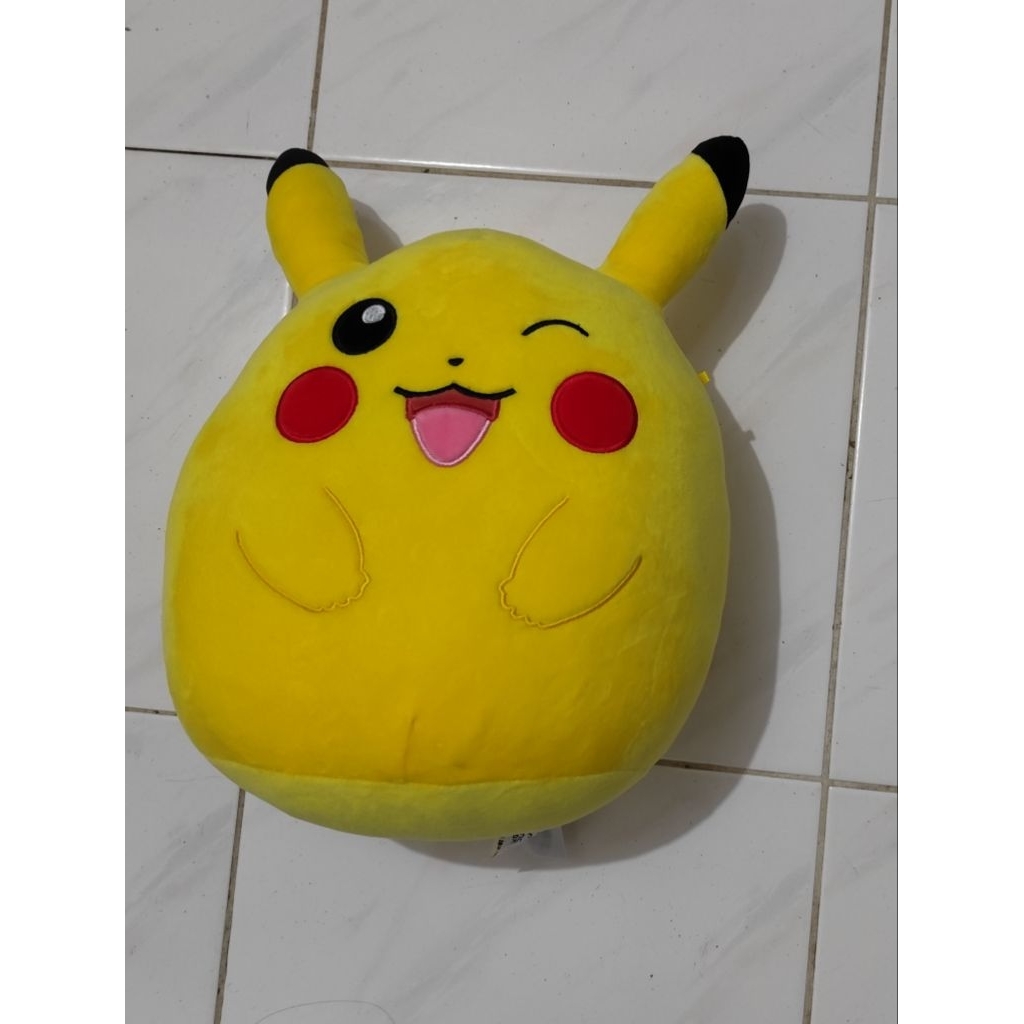 Squishmallow Pikachu [wink]