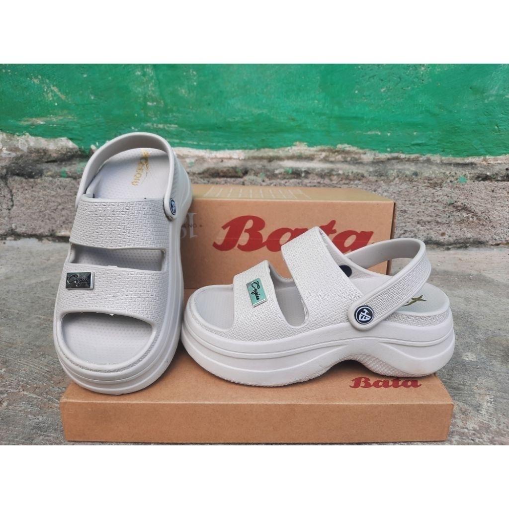 Ceqiu bata sandal slop wedges karet wanita original 572
