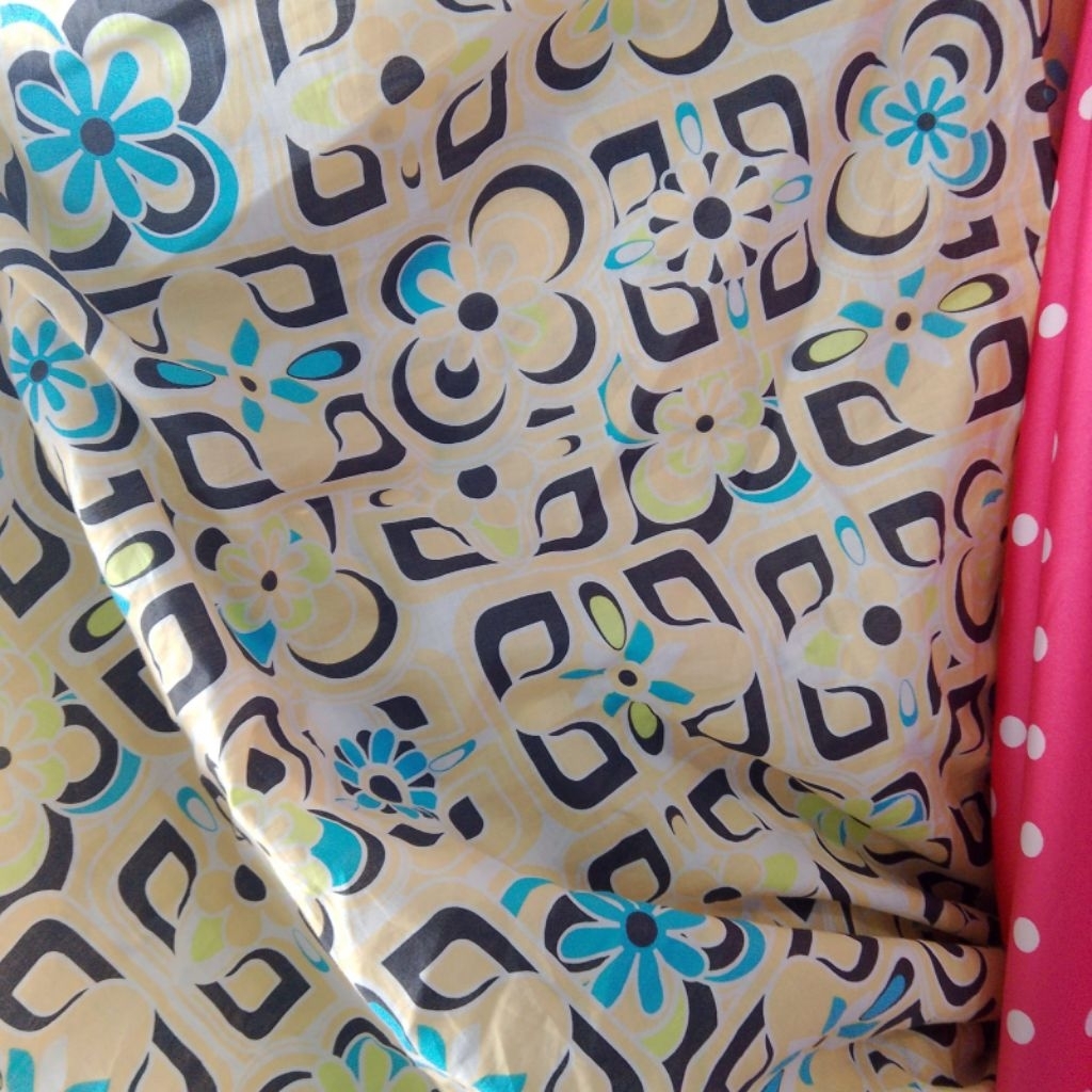 Kain Katun Paris Motif Etnik Batik – Bahan Adem, Halus & Tidak Menerawang (150cm Lebar) aj