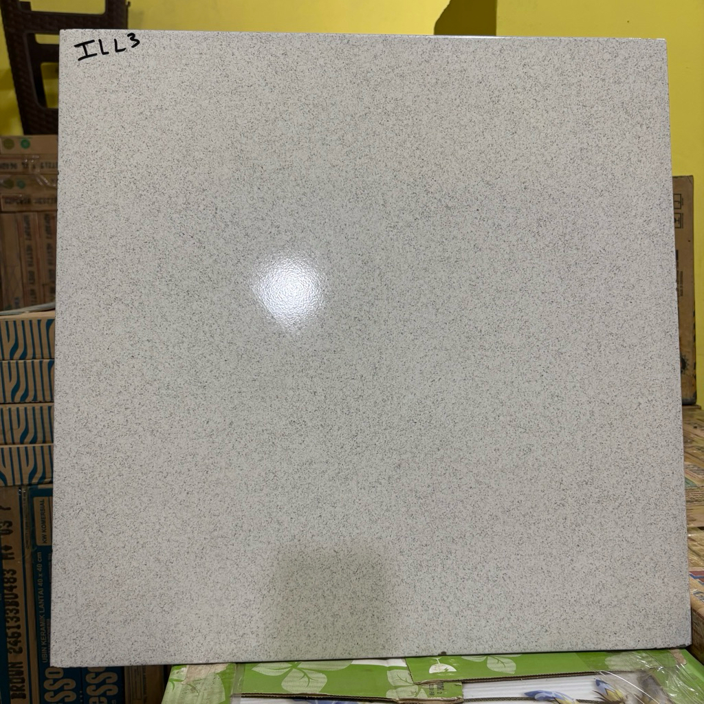 Keramik Ubin 50 x 50 cm // Glossy // Abu-Abu Polos