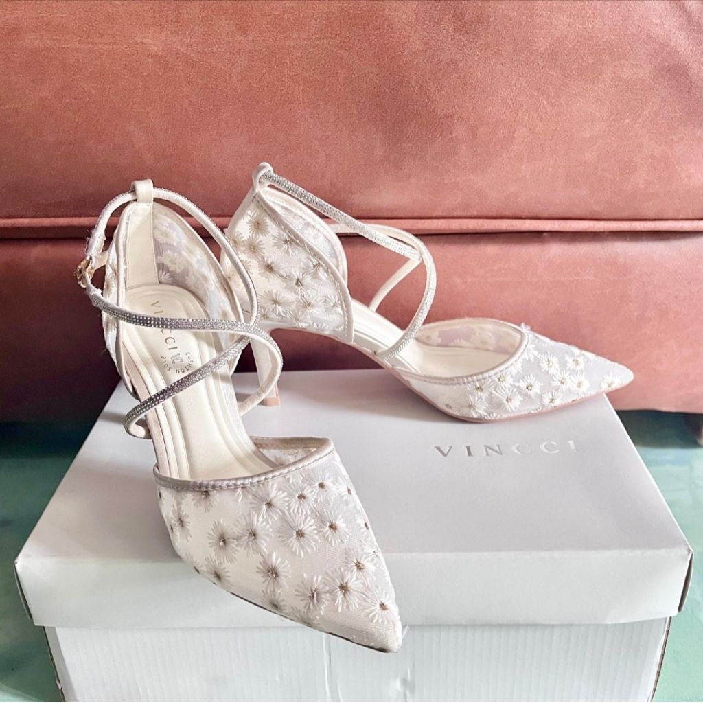PRELOVED PRELOVE SANDAL SEPATU HILS HEELS VINCCI ORIGINAL BORDIR BUNGA FLOWER GOLD SIZE 37