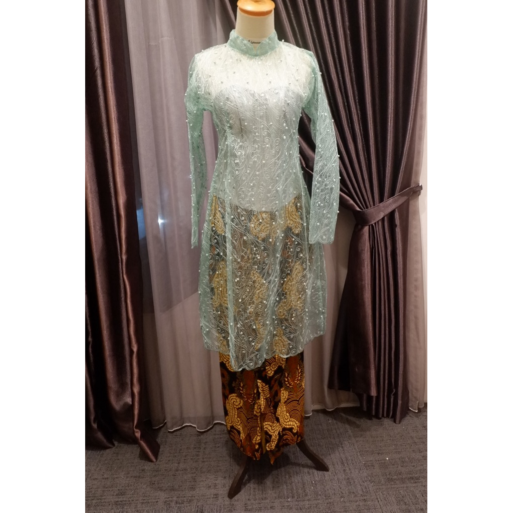 kebaya wisuda - kebaya hijau sage - kebaya among tamu - bridesmaid - bridal - bridal gown - gaun pen