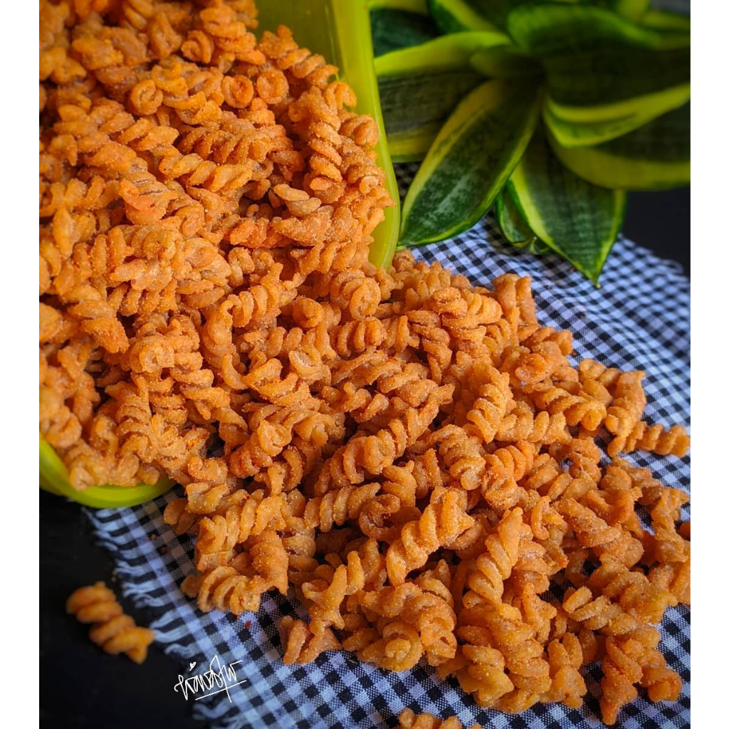 

Makaroni Spiral Pedas Daun Jeruk 250 GR / Makaroni Ulir Balado Enak Renyah