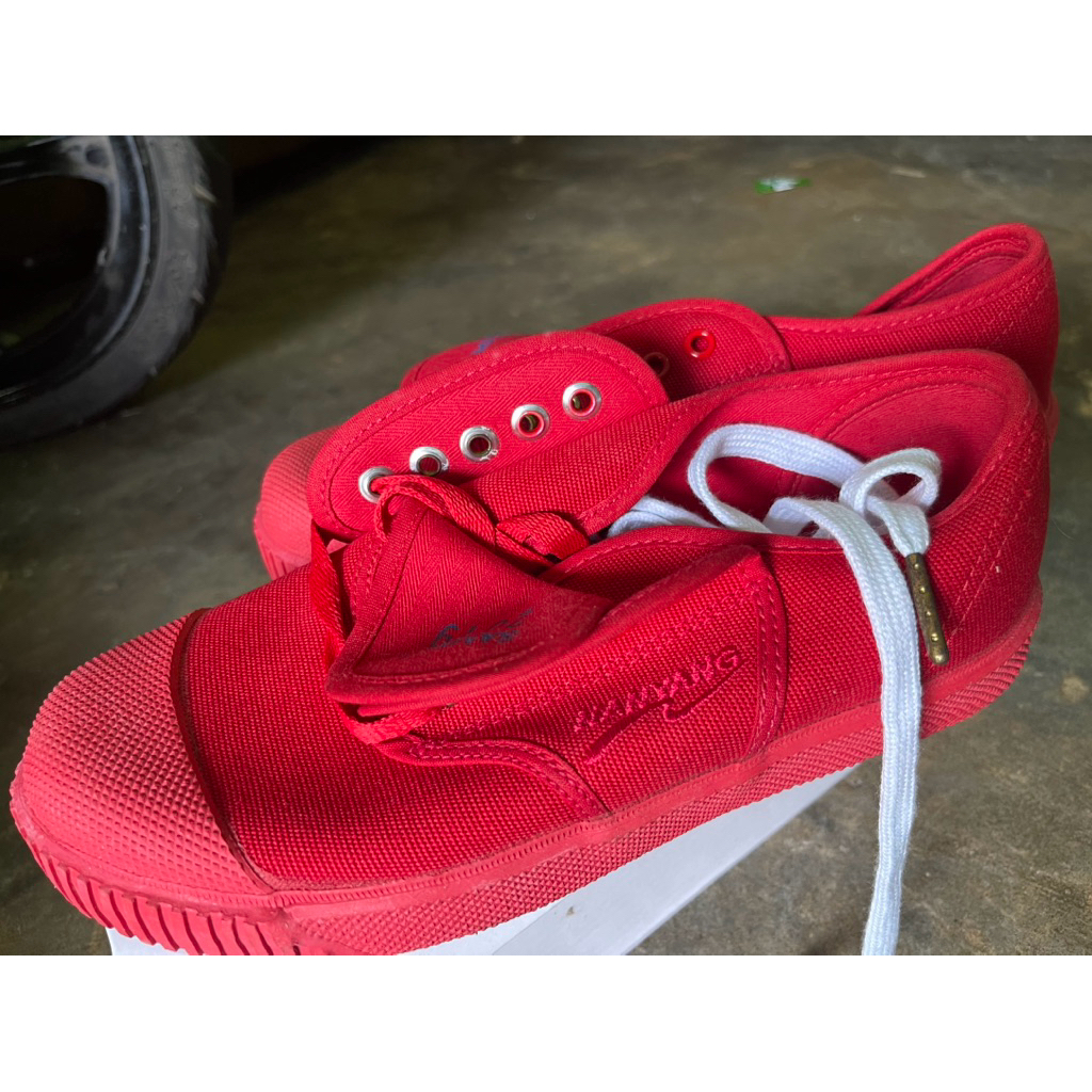 sepatu nanyang takraw red baru