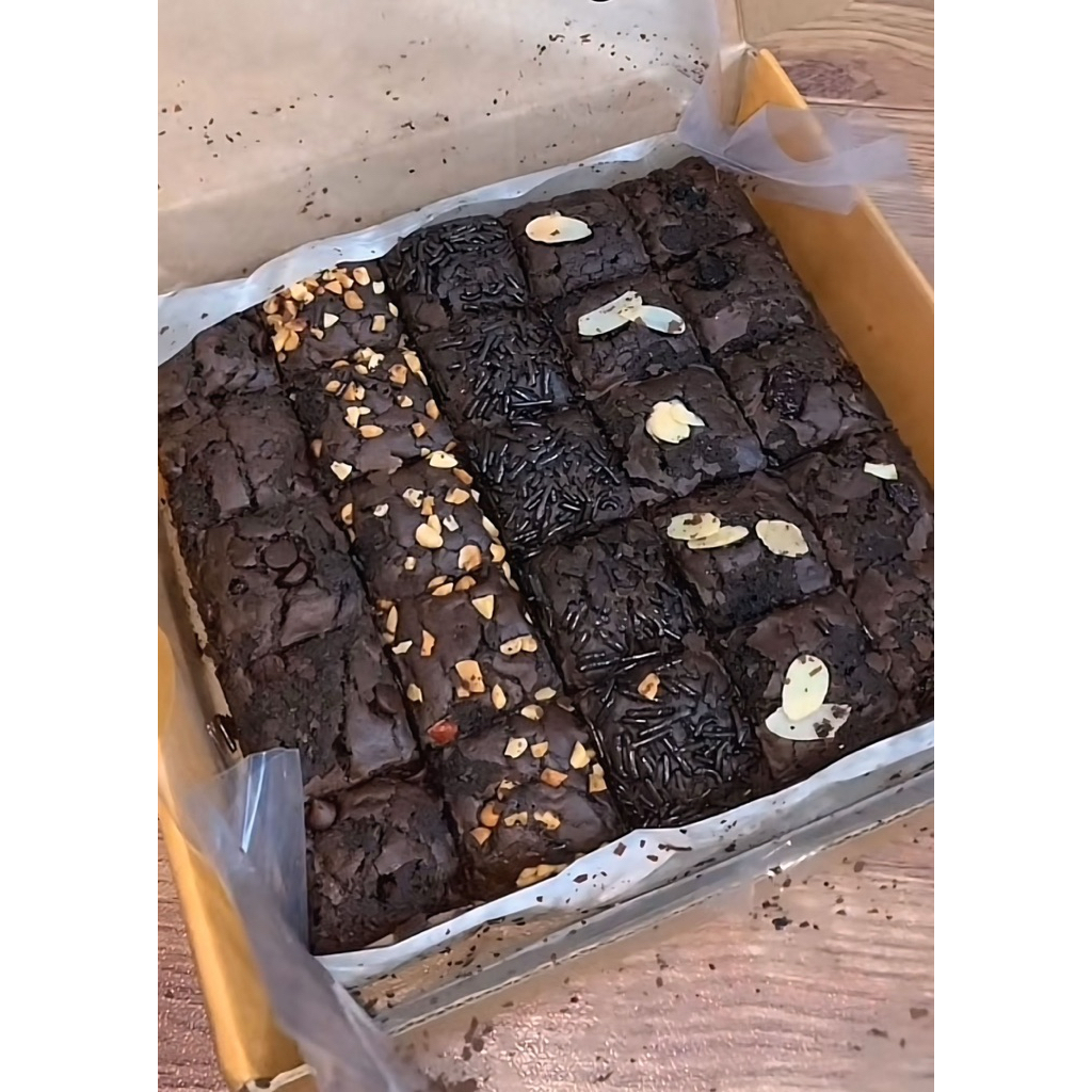 

Brownies Fudgy Dark Cokelat UK 20x10 dan 20x20 (Khusus Untuk Pengemar Cokelat Sejati) (Produk Terbaru Hari Ini)