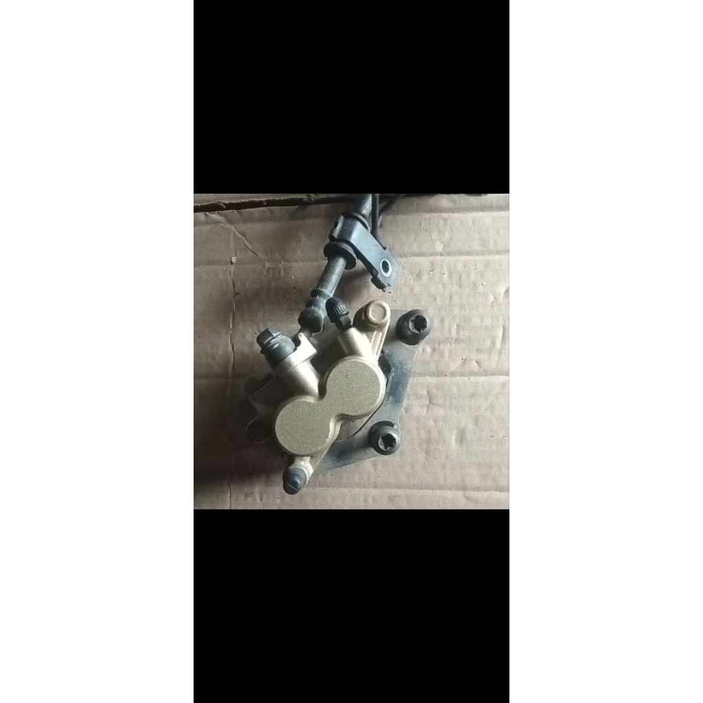 kaliper bawah Yamaha Vixion old/Vixion lama, Vixion new, Yamaha r15.barang second original lepasan m