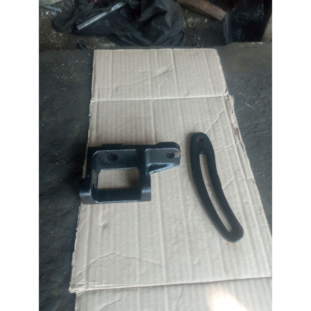 Bracket Dudukan Dinamo Ampere Alternator Toyota Kijang 7k Kapsul #ORIGINAL