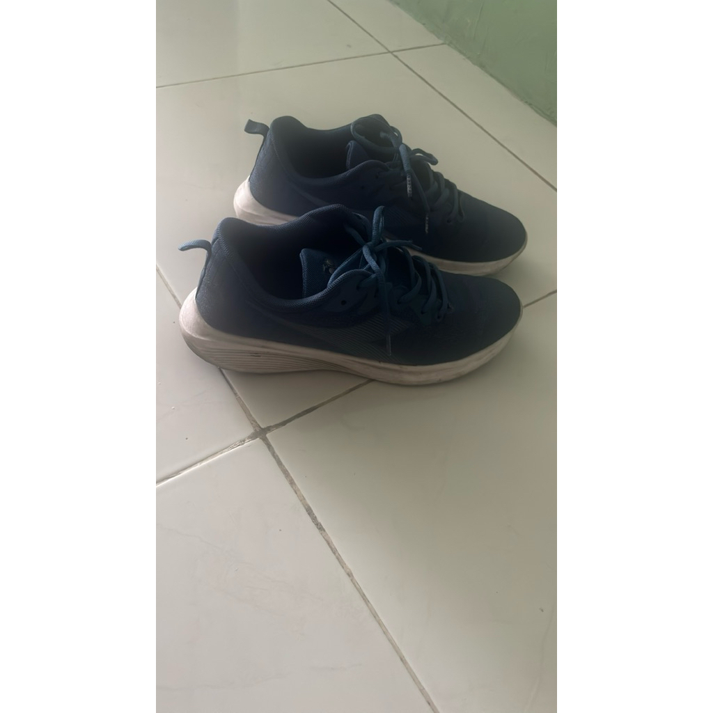 preloved sepatu olahraga pria diadora