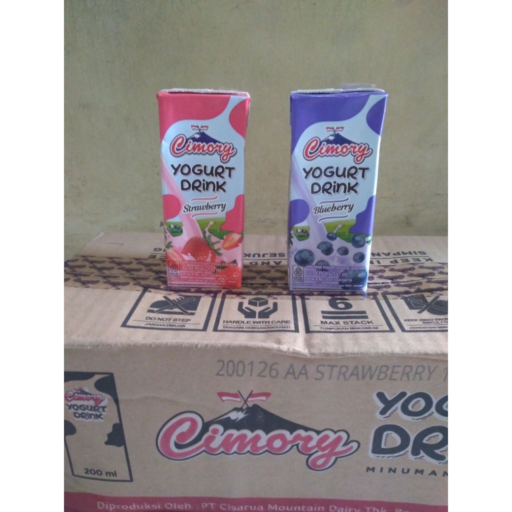 

Cimory Yogurt Drink kemasan 200 ml isi 24