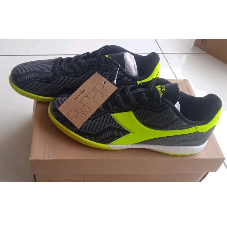sepatu futsal diadora harder