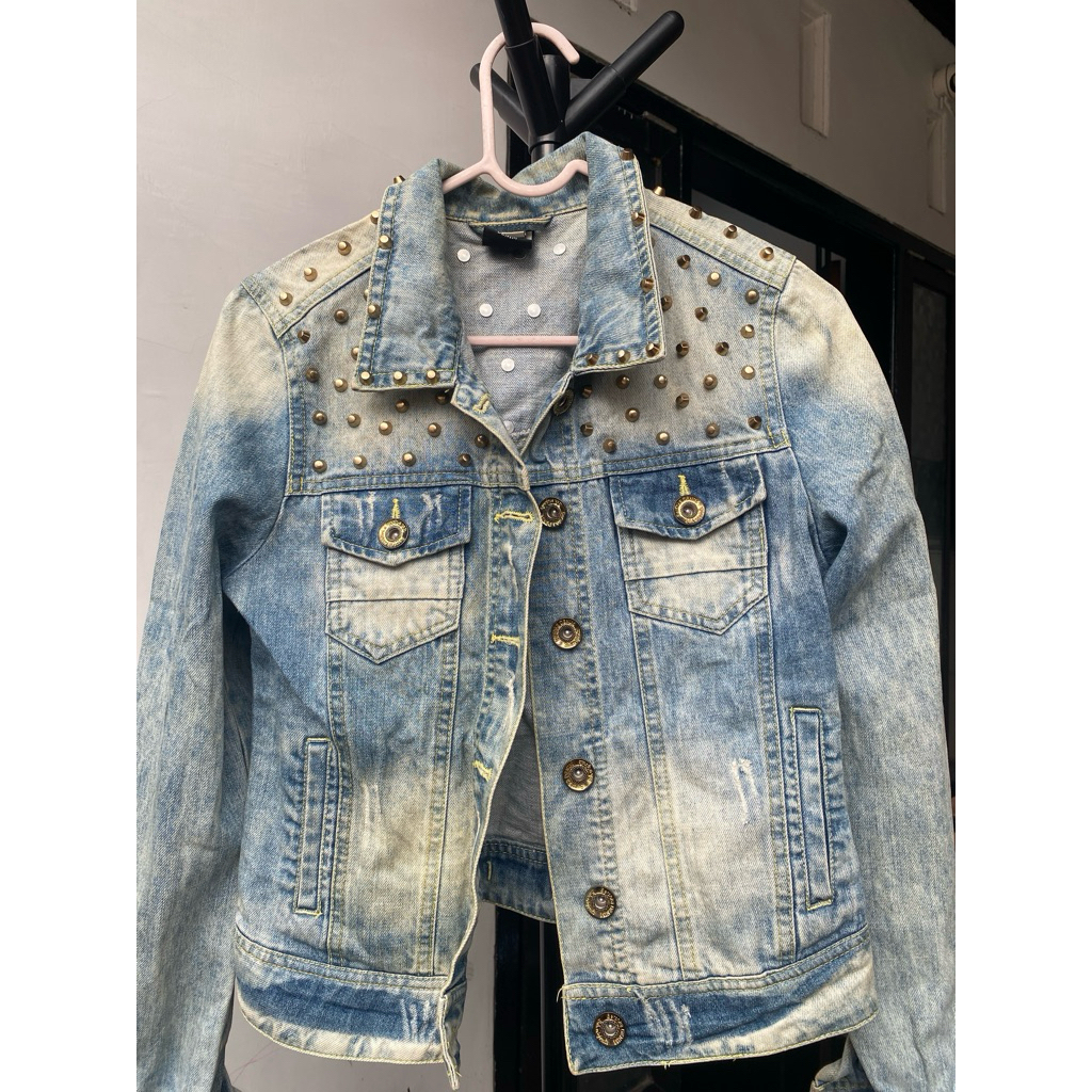 Jaket denim stud spiky Berskha
