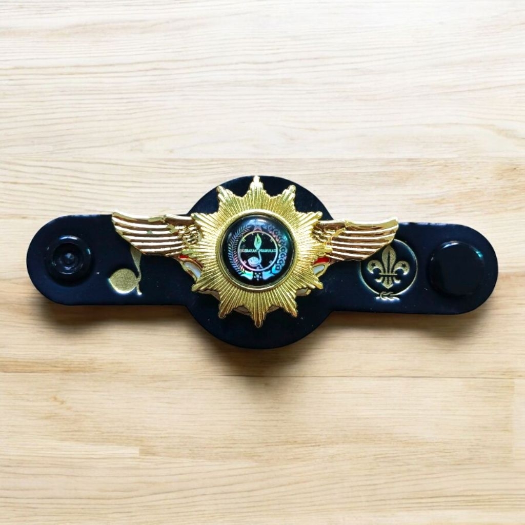 

Ring Kacu Pramuka Wing Tumpuk Logam Premium Warna Gold Elegan