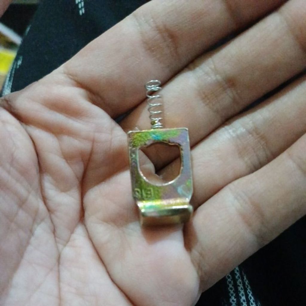 paculan pengait kuncian regulator kompor gas