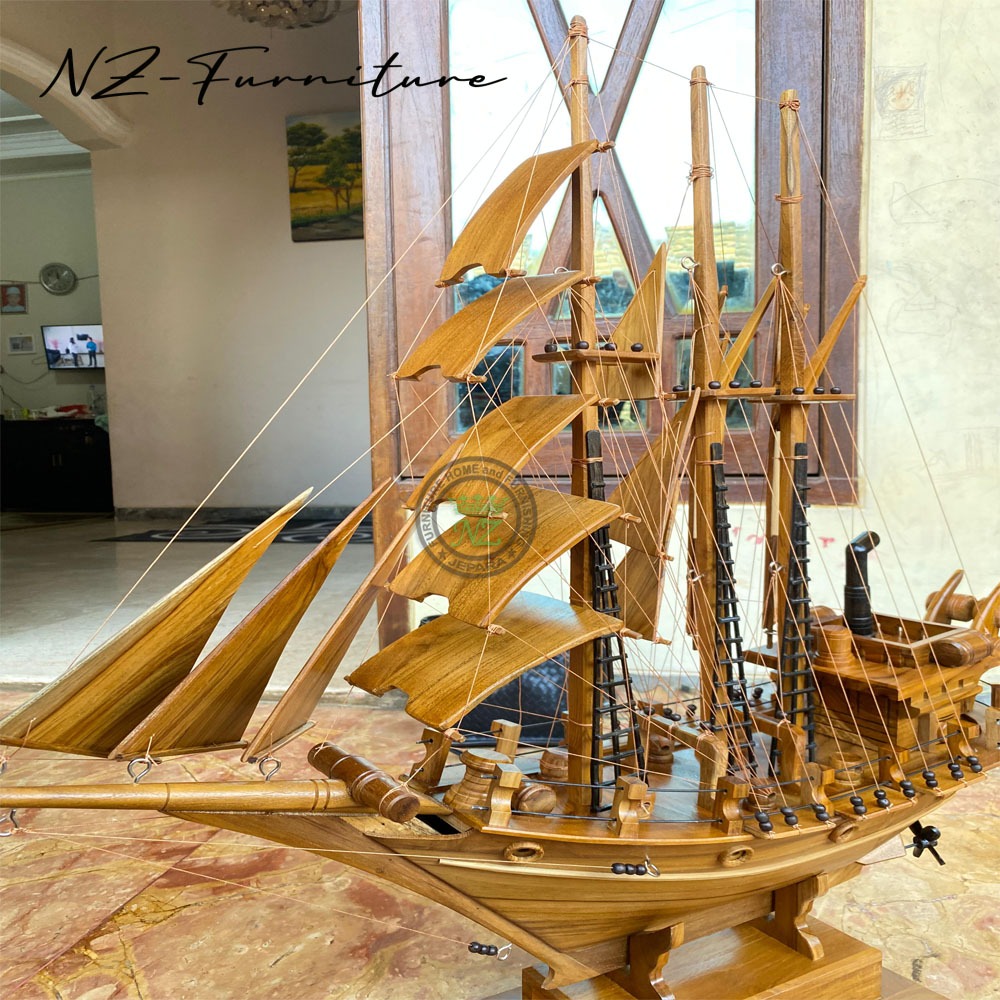 Merchandise Miniatur Kapal Kayu Jati