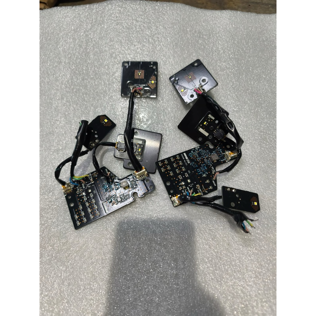 pcb vcb led lampu depan Yamaha R25 New original pcb lampu depan R25 new satu set