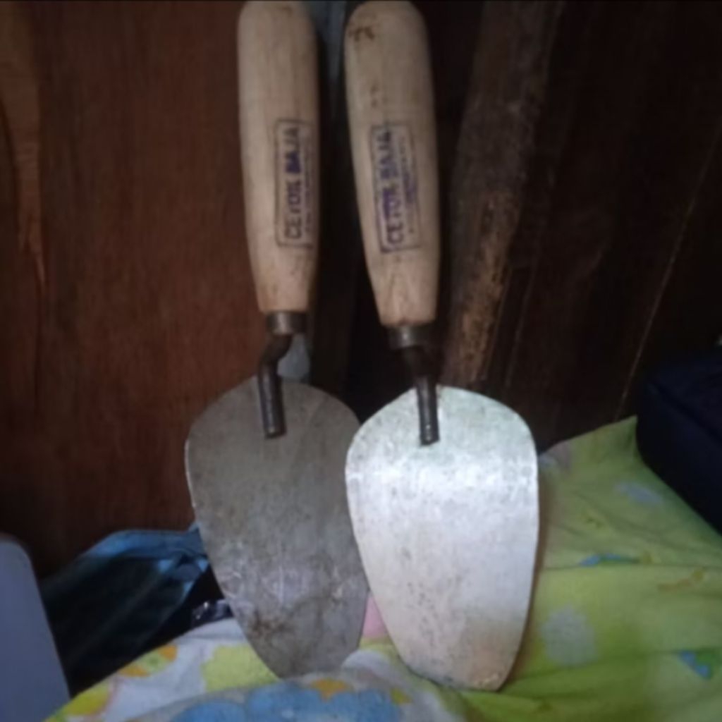 Cetok tukang Baja asli/cetok semen stainless asli/cetoksemen anti lengket bulat Kayu Bangunan Kuat