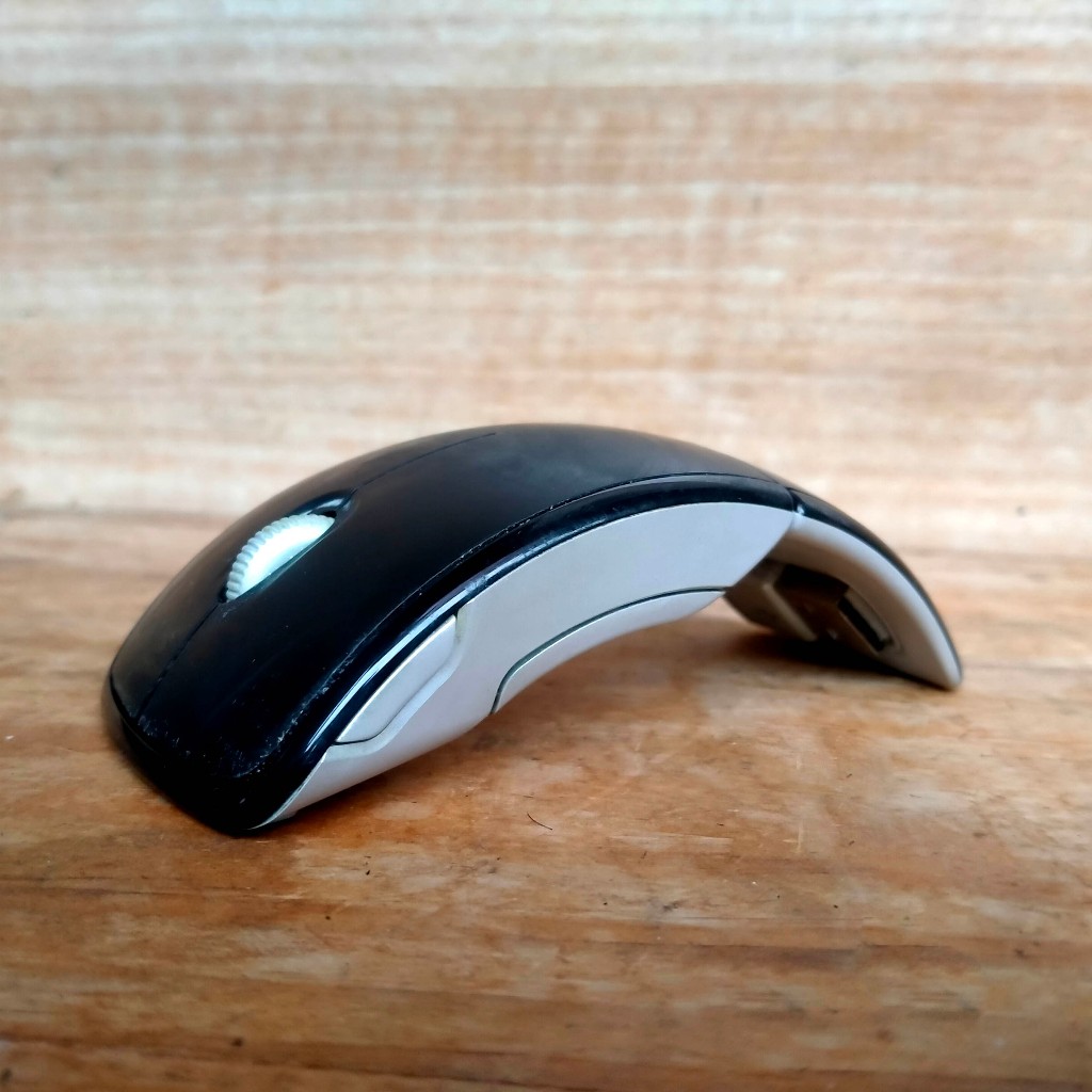 Microsoft Arc Mouse Wireless Bekas - Desain Lipat Stylish & Langka