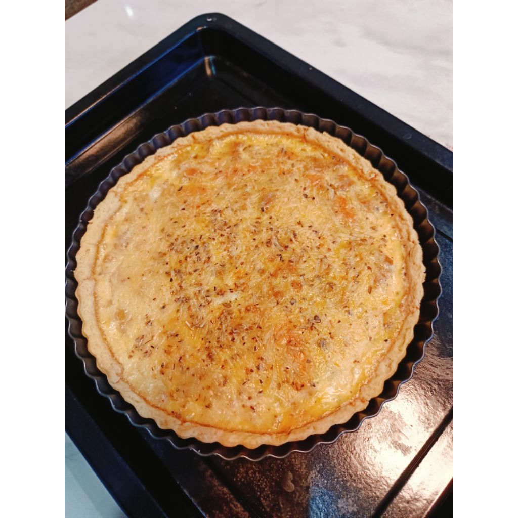 

pie quiche smoked beef, sausage n cheese diameter 22cm