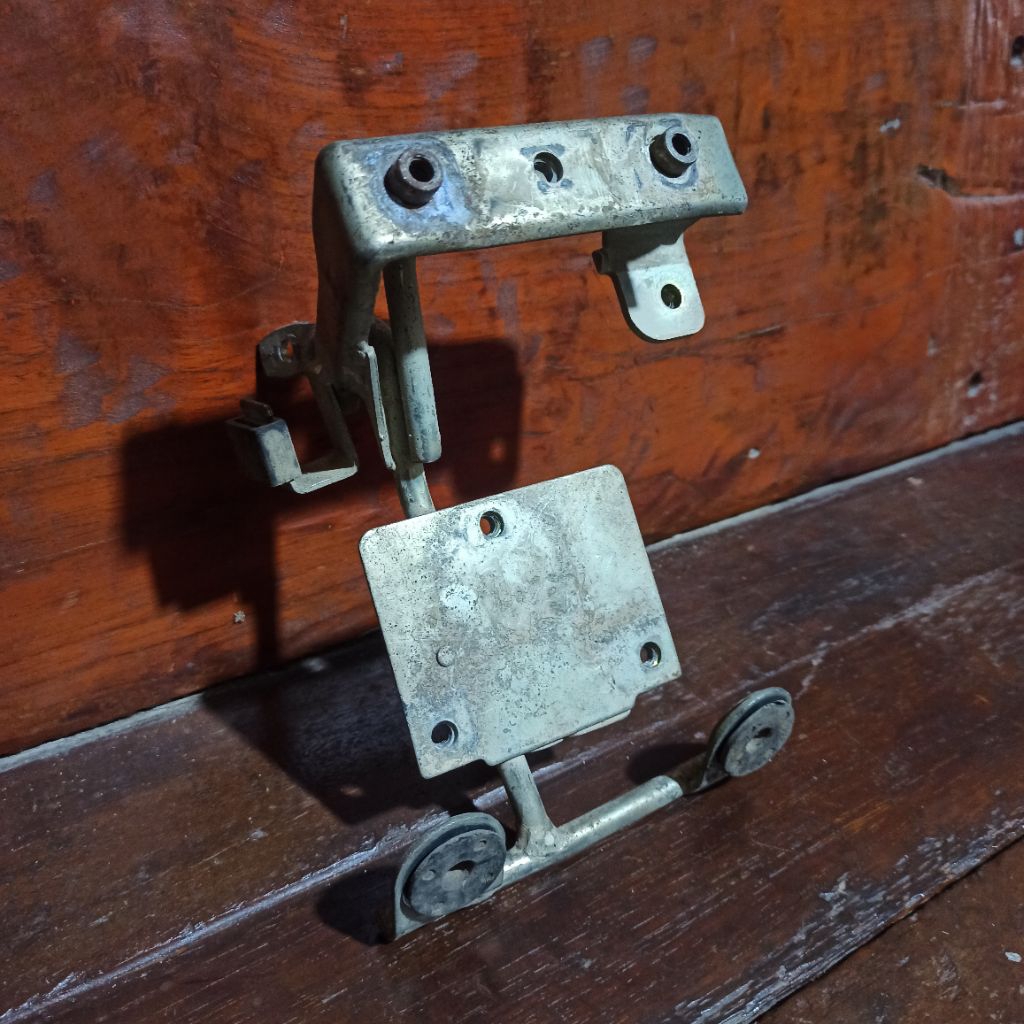 [ORIGINAL] breket brecket panel depan suzuki skydrive braket bracket tameng body depan