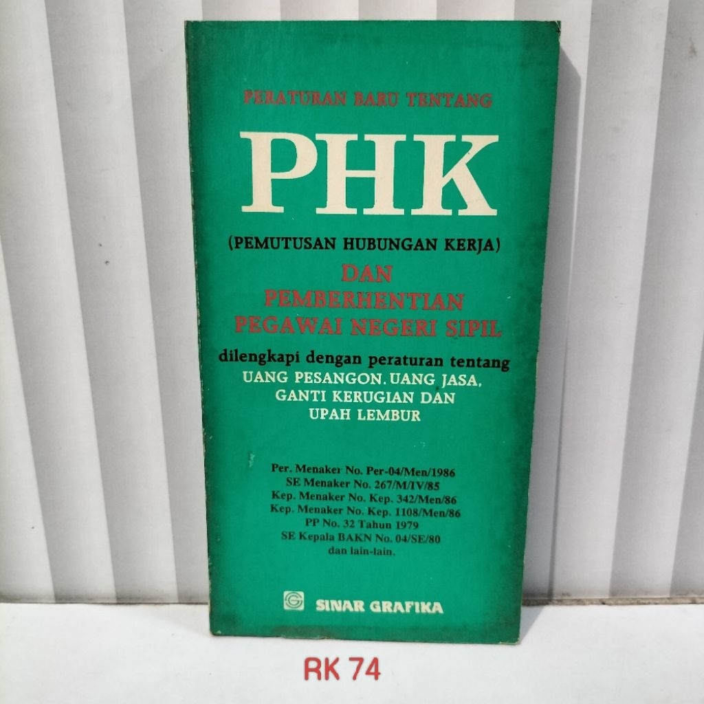 BUKU PERATURAN BARU TENTANG PHK (PEMUTUSAN HUBUNGAN KERJA) DAN PEMBERHENTIAN PEGAWAI NEGERI SIPIL DI