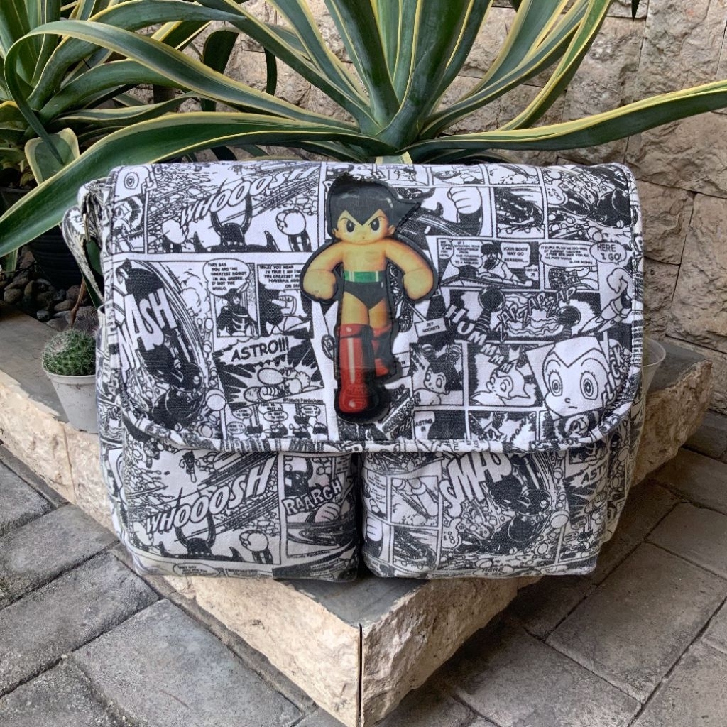 ASTRO BOY VINTAGE Y2K AOP HOLOGRAM MESSENGER BAG