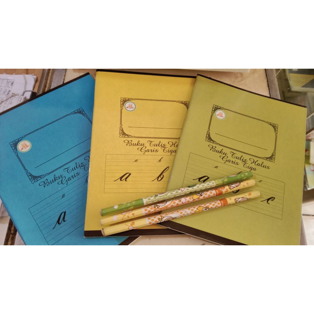 

BUKU SAMBUNG GARIS 3 GRATIS 3 PENSIL LUCU