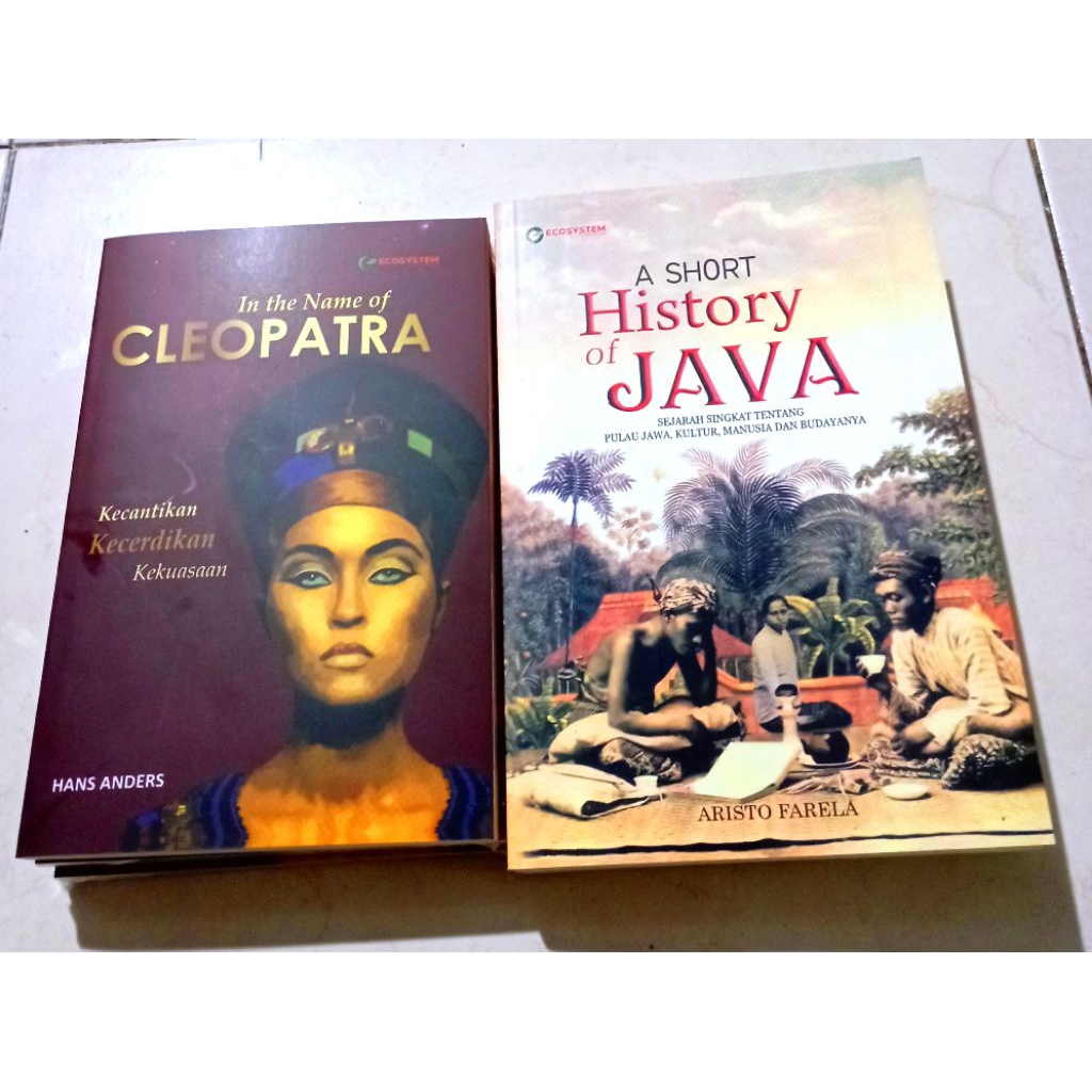 ( OBRAL ) BUKU SEJARAH SASTRA // SEPAKET ISI 2 // A SHORT HISTORY OF JAVA // IN THE NAME OF CLEOPATR