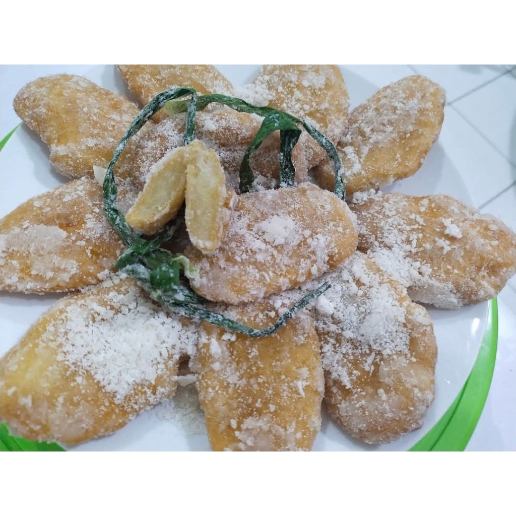 

Kue lidah anjing alias Kew set lai dari singkong / kus khas kalimantan