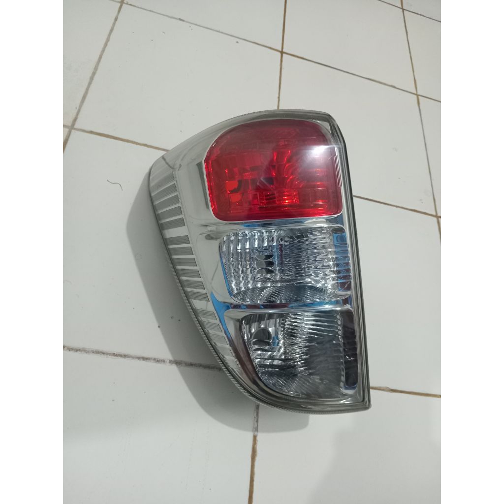 stoplamp rush-terios tahun 2012-2014 sebelah kanan