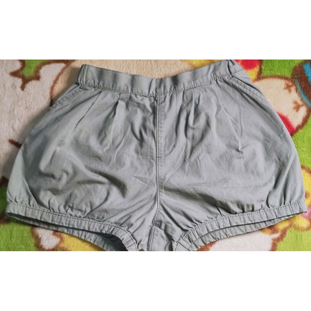 celana pendek Uniqlo