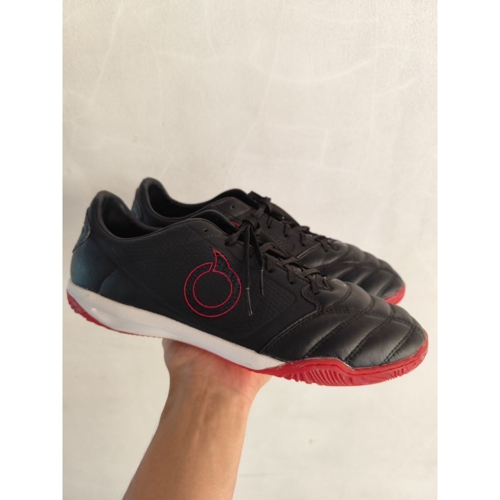 Sepatu (BEKAS) Futsal Ortuseight Jogosala Vision K-Lea In Black Size 44