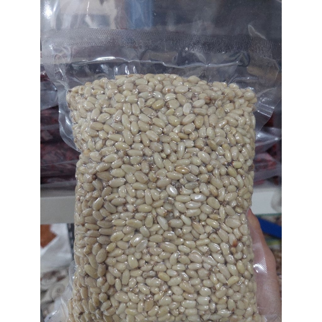 

Kacang Pine nuts. Kacang Pinus Kemasan 250 gram