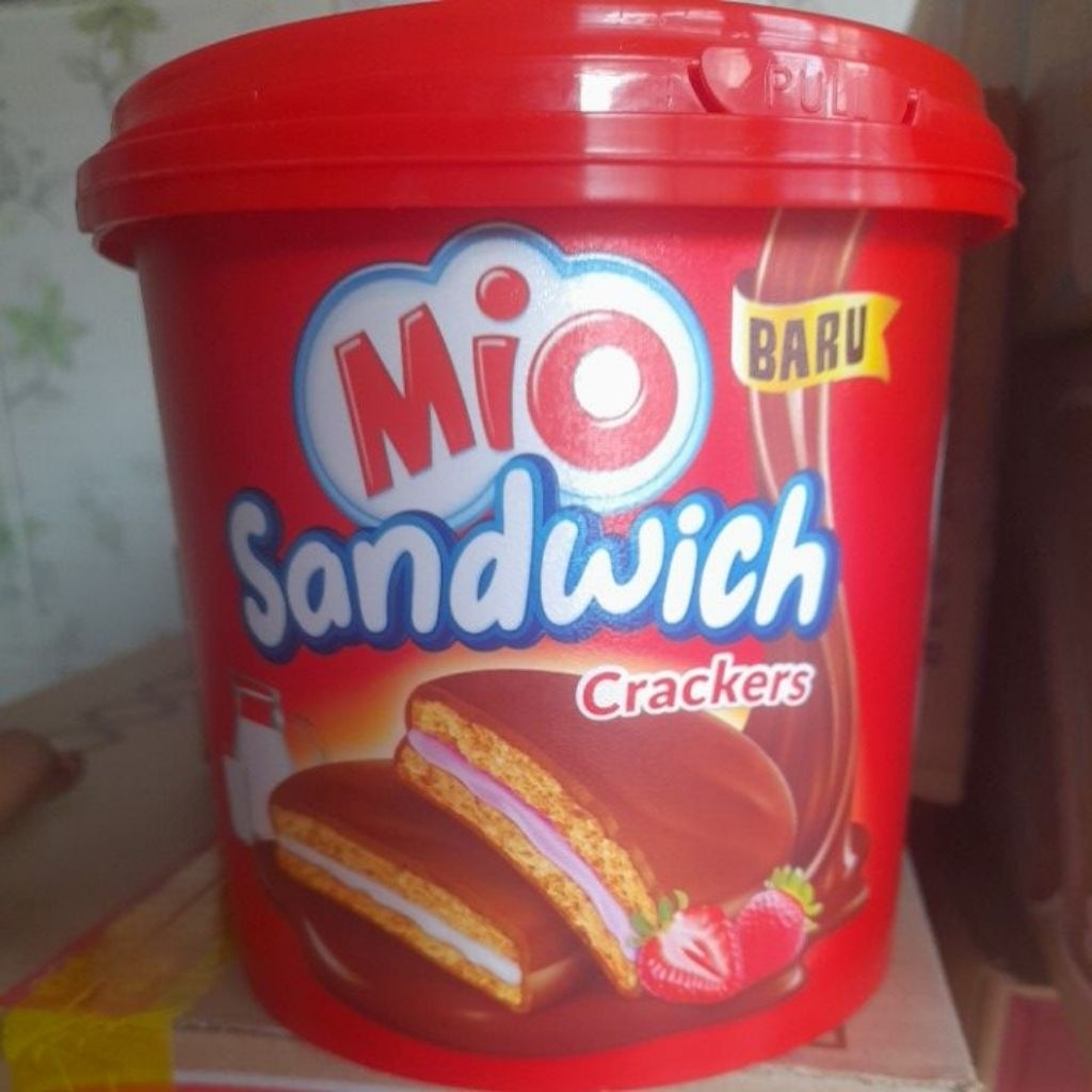 

mio sandwich crackers
