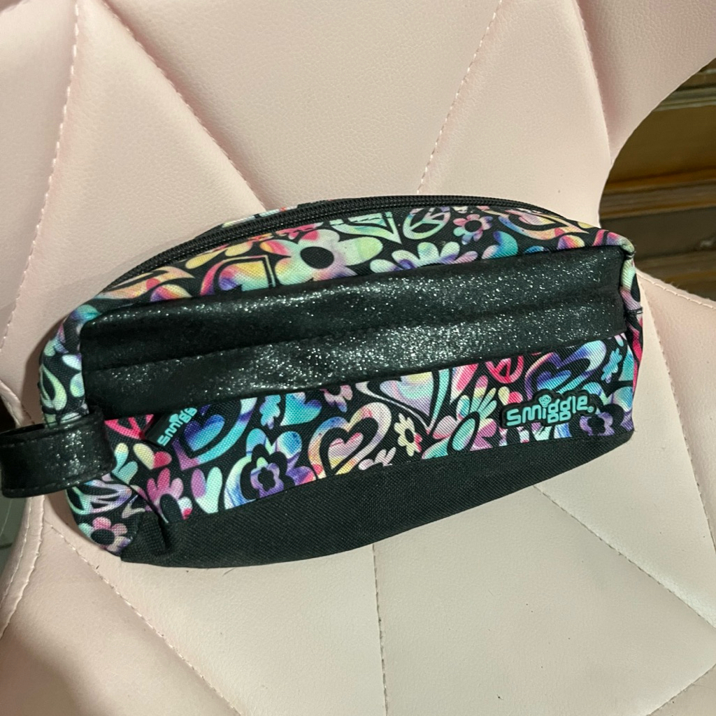 

Preloved smiggle pencil case