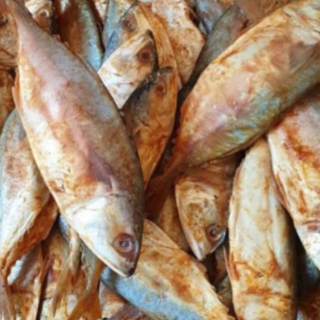 

Ikan asin PEDA MERAH, segar berkualitas, terbuat dari ikan Kembung pilihan, ukuran sedang isi 3-5 Ekor, Enak Gurih Raos Pisan.