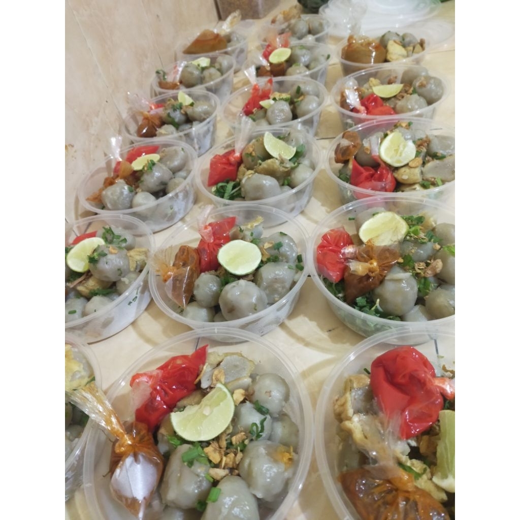 

Makanan siap saji Cilok bumbu kacang, Bakso cilok